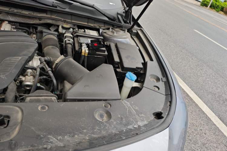 Used Hongqi H5 2023 2.0T Automatic Smart Connect Flagship Edition Engine Bay Left