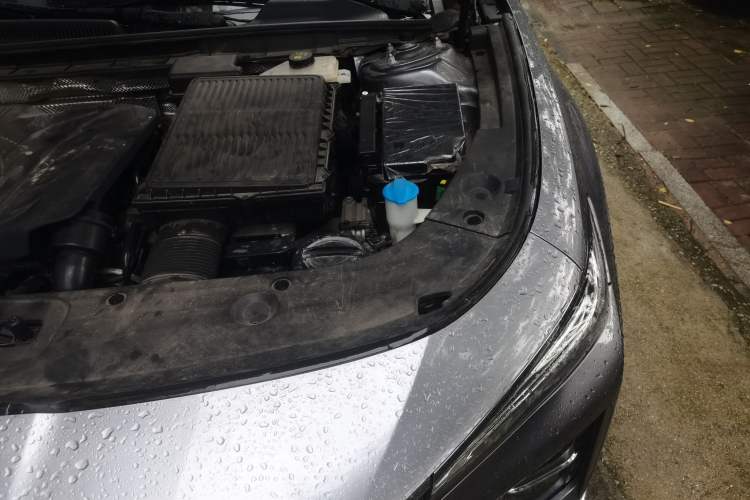 Used Hongqi H5 2023 1.5T HEV Smart Connect Flagship Edition Engine Bay Left