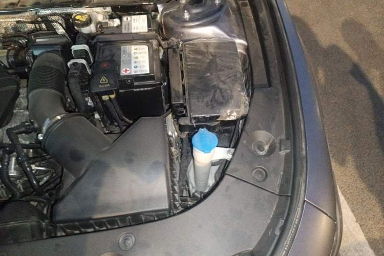 Used Hongqi H5 2023 2.0T Automatic Smart Connect Flagship Edition Engine Bay Left