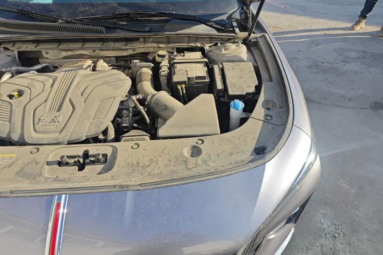 Used Hongqi H5 2023 2.0T Automatic Smart Connect Flagship Edition Engine Bay Left