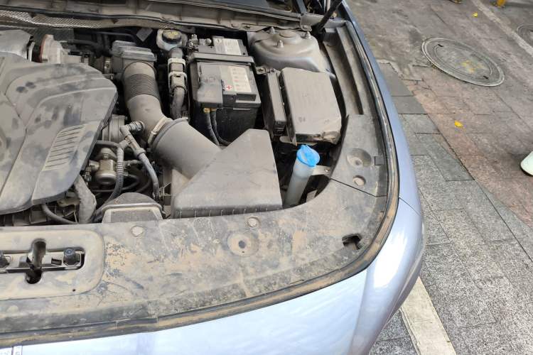 Used Hongqi H5 2023 2.0T Automatic Smart Connect Flagship Edition Engine Bay Left