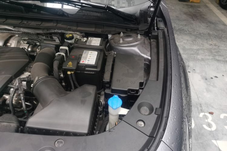 Used Hongqi H5 2023 2.0T Automatic Smart Connect Flagship Edition Engine Bay Left