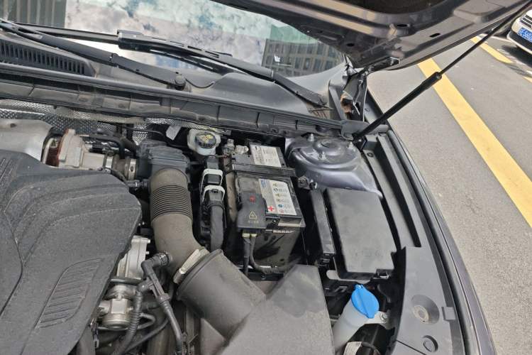 Used Hongqi H5 2023 2.0T Automatic Smart Connect Flagship Edition Engine Bay Left
