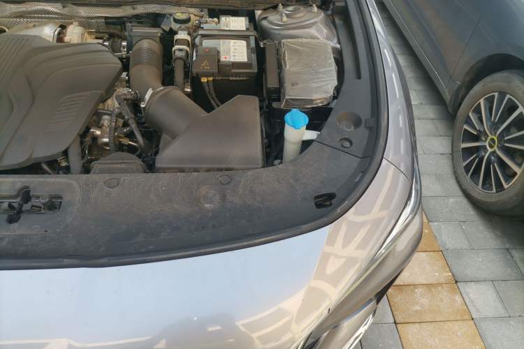 Used Hongqi H5 2023 2.0T Automatic Smart Connect Flagship Edition Engine Bay Left