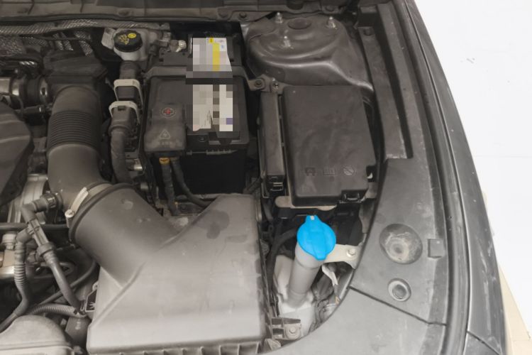 Used Hongqi H5 2023 2.0T Automatic Smart Connect Flagship Edition Engine Bay Left