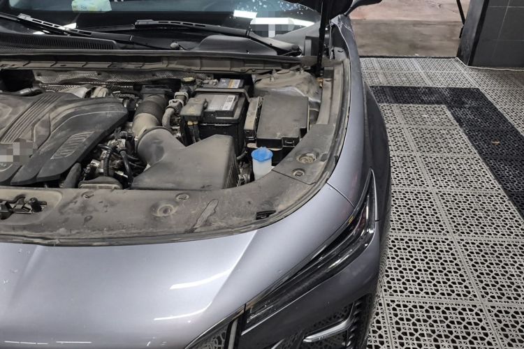 Used Hongqi H5 2023 2.0T Automatic Smart Connect Flagship Edition Engine Bay Left