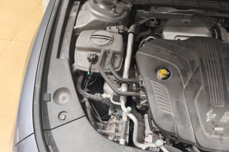 Used Hongqi H5 2023 2.0T Automatic Smart Connect Flagship Edition Engine Bay Right
