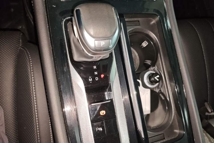 Used Hongqi H5 2023 1.5T DCT Smart Connect Flagship Edition Gear Lever