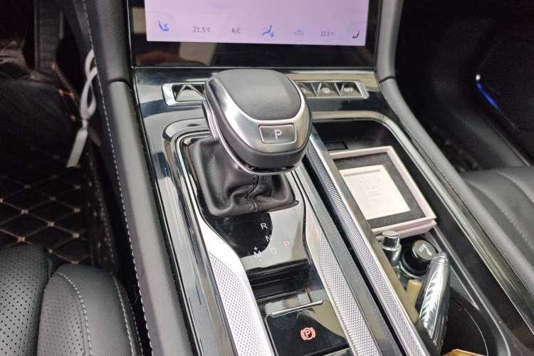 Used Hongqi H5 2023 2.0T Automatic Smart Connect Flagship Edition Gear Lever