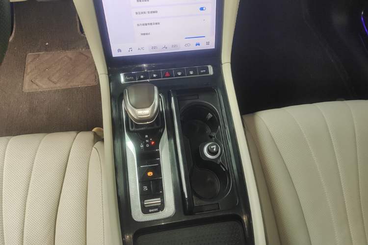 Used Hongqi H5 2023 2.0T Automatic Smart Connect Flagship Edition Gear Lever