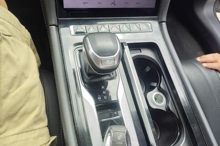 Used Hongqi H5 2023 1.5T DCT Smart Connect Flagship Edition Gear Lever