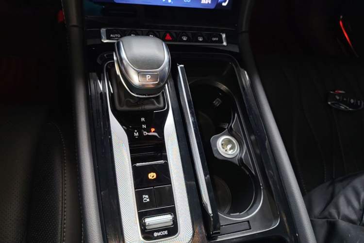 Used Hongqi H5 2023 2.0T Automatic Smart Connect Flagship Edition Gear Lever