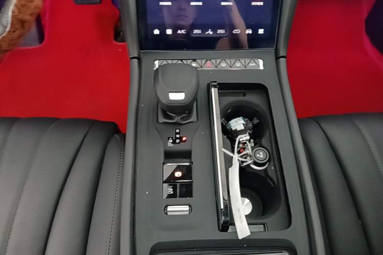 Used Hongqi H5 2023 2.0T Automatic Smart Connect Flagship Edition Gear Lever