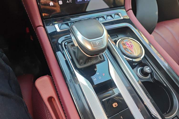 Used Hongqi H5 2023 2.0T Automatic Smart Connect Flagship Edition Gear Lever