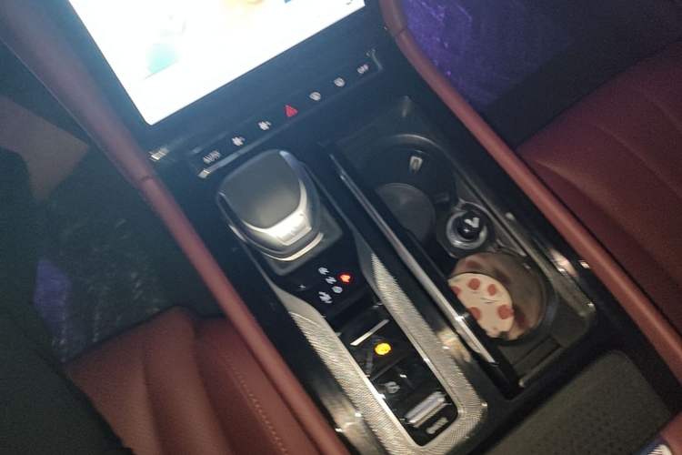 Used Hongqi H5 2023 2.0T Automatic Smart Connect Flagship Edition Gear Lever