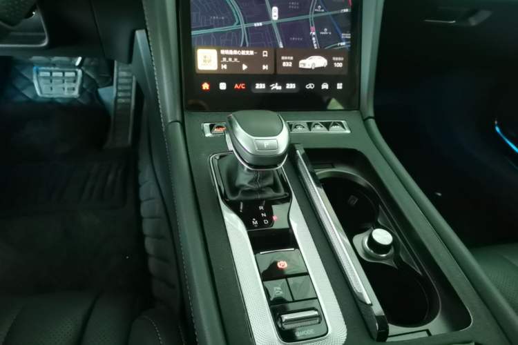 Used Hongqi H5 2023 2.0T Automatic Smart Connect Flagship Edition Gear Lever