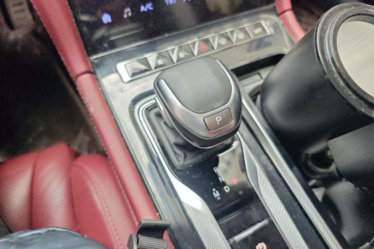 Used Hongqi H5 2023 2.0T Automatic Smart Connect Flagship Edition Gear Lever