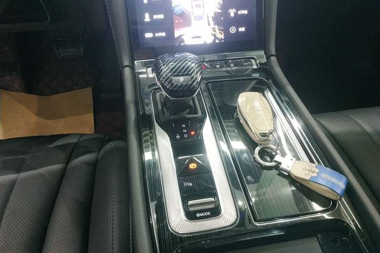 Used Hongqi H5 2023 2.0T Automatic Smart Connect Flagship Edition Gear Lever