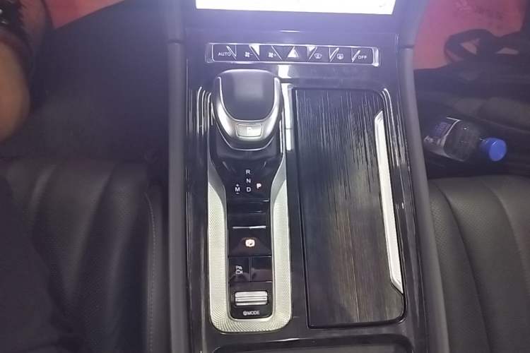 Used Hongqi H5 2023 2.0T Automatic Smart Connect Flagship Edition Gear Lever