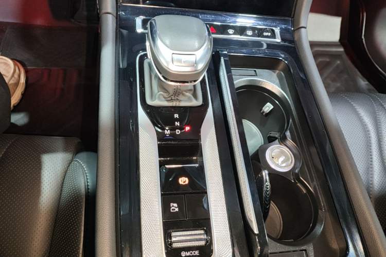 Used Hongqi H5 2023 2.0T Automatic Smart Connect Flagship Edition Gear Lever