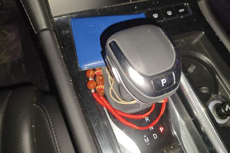 Used Hongqi H5 2023 2.0T Automatic Smart Connect Flagship Edition Gear Lever