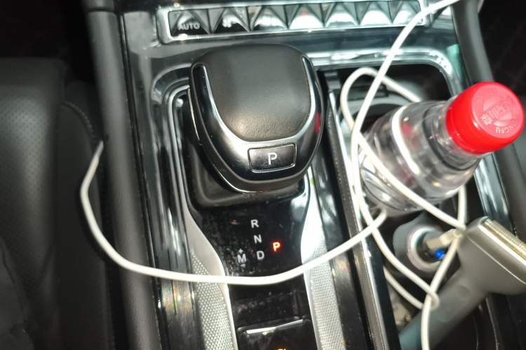 Used Hongqi H5 2023 2.0T Automatic Smart Connect Flagship Edition Gear Lever