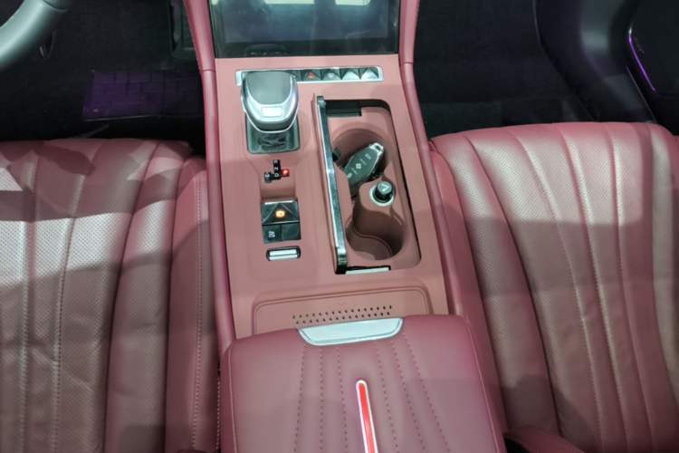 Used Hongqi H5 2023 2.0T Automatic Smart Connect Flagship Edition Gear Lever