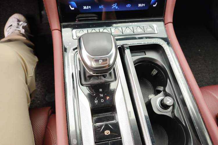 Used Hongqi H5 2023 2.0T Automatic Smart Connect Flagship Edition Gear Lever