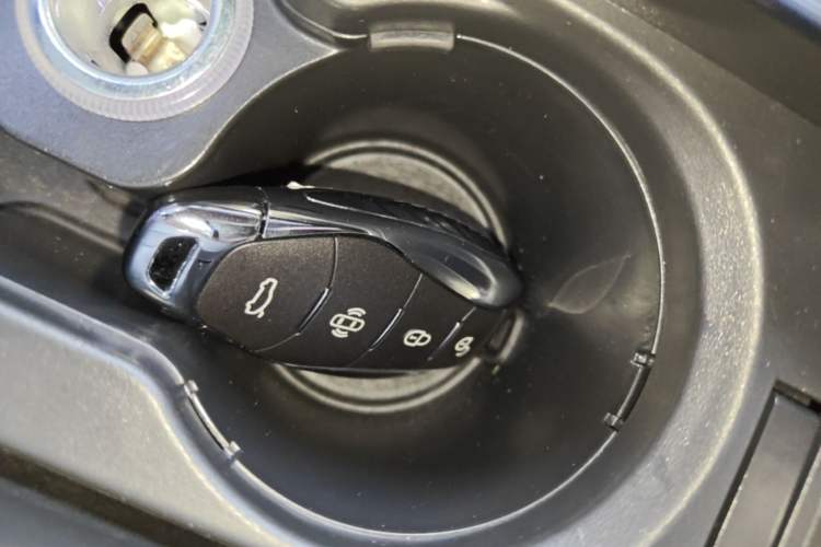Used Hongqi H5 2023 2.0T Automatic Smart Connect Flagship Edition Interior 1