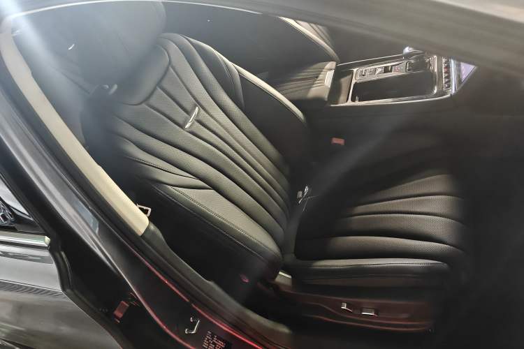 Used Hongqi H5 2023 2.0T Automatic Smart Connect Flagship Edition Interior 8
