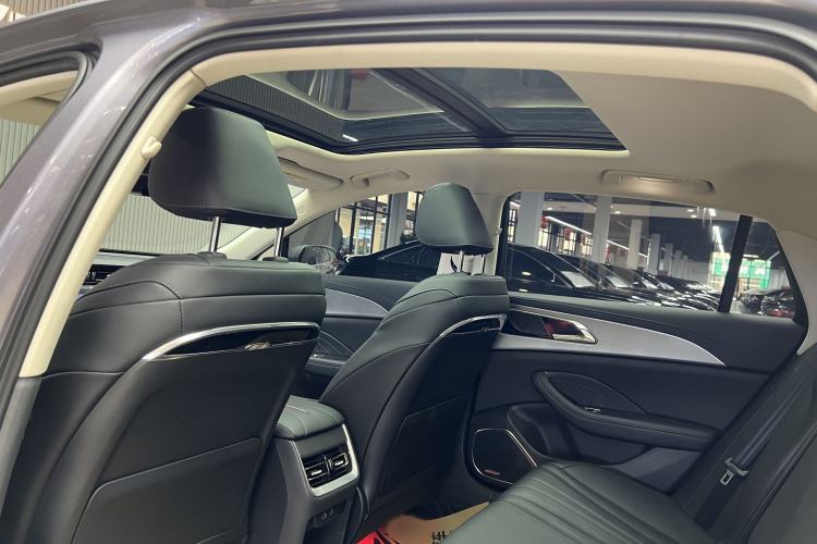 Used Hongqi H5 2023 2.0T Automatic Smart Connect Flagship Edition Interior 8