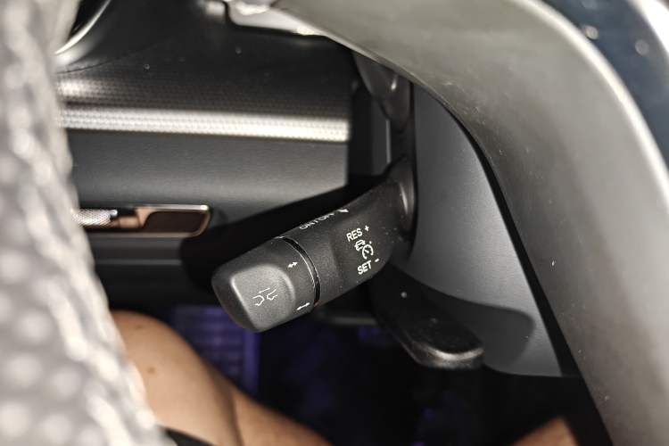 Used Hongqi H5 2023 2.0T Automatic Smart Connect Flagship Edition Interior 9