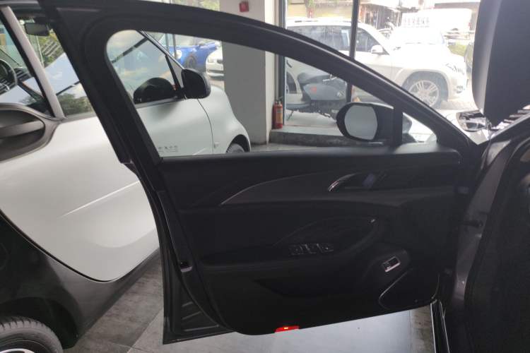 Used Hongqi H5 2023 1.5T DCT Smart Connect Flagship Edition Left Front Door Interior