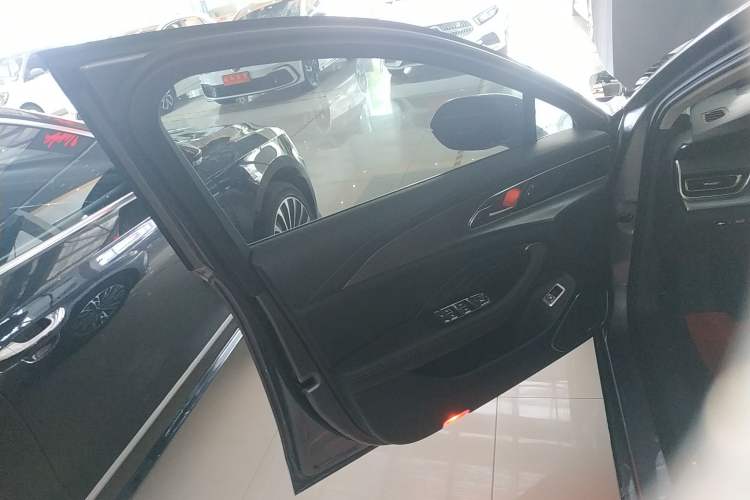 Used Hongqi H5 2023 2.0T Automatic Smart Connect Flagship Edition Left Front Door Interior