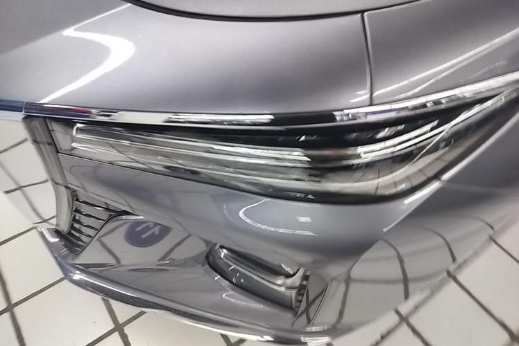 Used Hongqi H5 2023 2.0T Automatic Smart Connect Flagship Edition Left Front Headlight