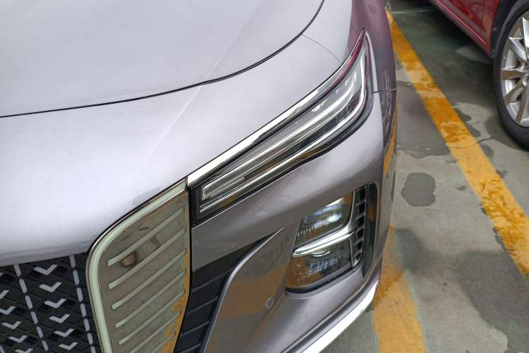 Used Hongqi H5 2023 2.0T Automatic Smart Connect Flagship Edition Left Front Headlight