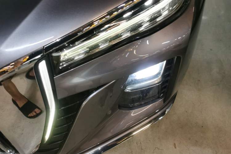 Used Hongqi H5 2023 2.0T Automatic Smart Connect Flagship Edition Left Front Headlight