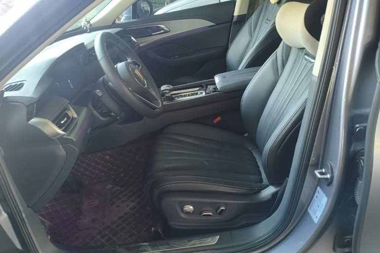 Used Hongqi H5 2023 2.0T Automatic Smart Connect Flagship Edition Left Front Seat
