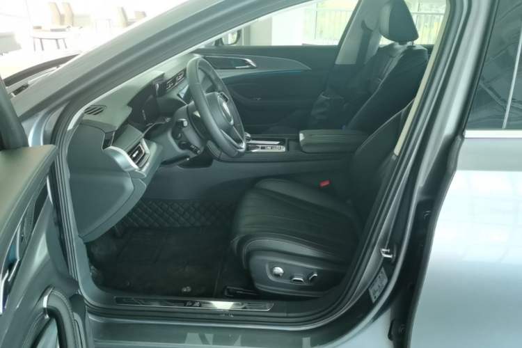 Used Hongqi H5 2023 2.0T Automatic Smart Connect Flagship Edition Left Front Seat