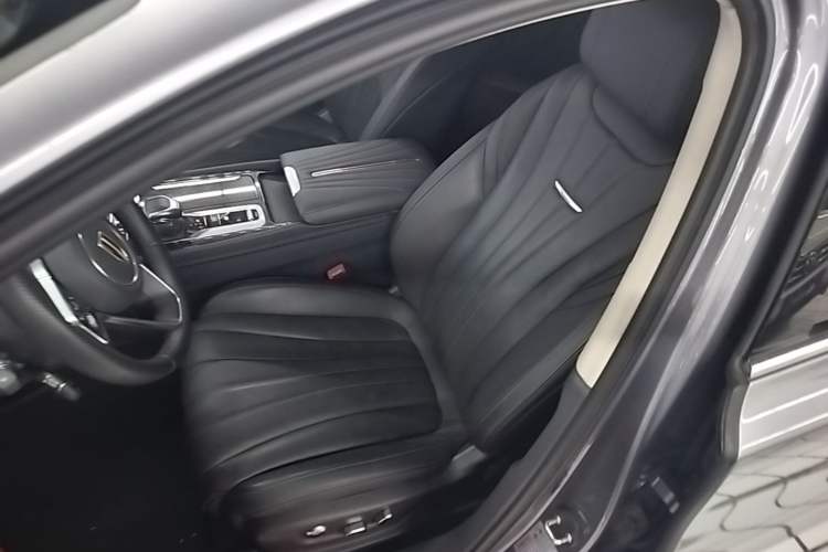 Used Hongqi H5 2023 2.0T Automatic Smart Connect Flagship Edition Left Front Seat
