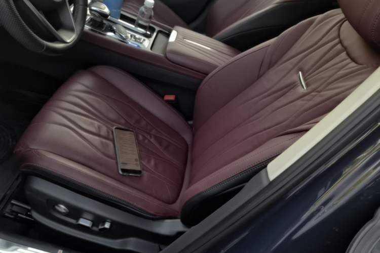 Used Hongqi H5 2023 2.0T Automatic Smart Connect Flagship Edition Left Front Seat