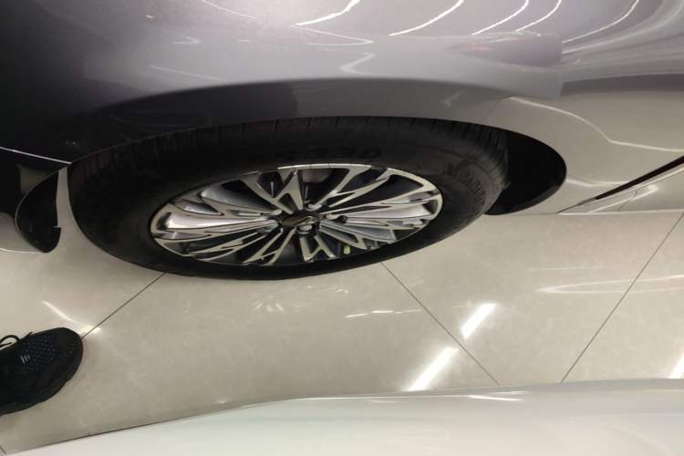 Used Hongqi H5 2023 1.5T DCT Smart Connect Flagship Edition Left Front Wheel Hub