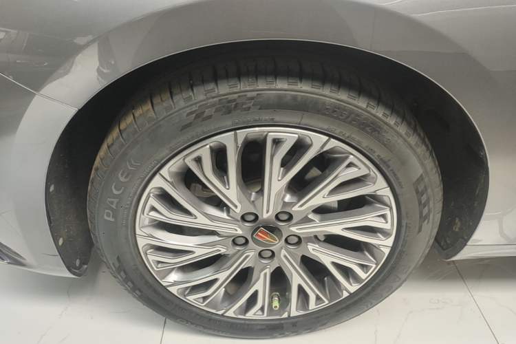 Used Hongqi H5 2023 2.0T Automatic Smart Connect Flagship Edition Left Front Wheel Hub