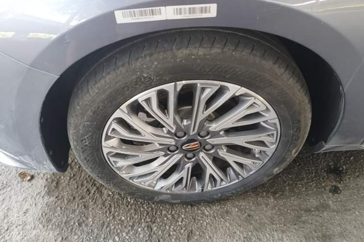 Used Hongqi H5 2023 2.0T Automatic Smart Connect Flagship Edition Left Front Wheel Hub