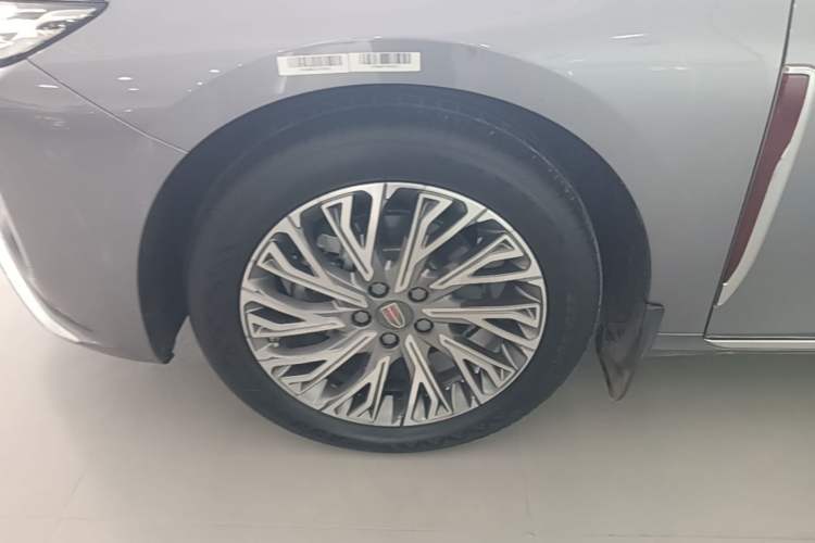 Used Hongqi H5 2023 2.0T Automatic Smart Connect Flagship Edition Left Front Wheel Hub