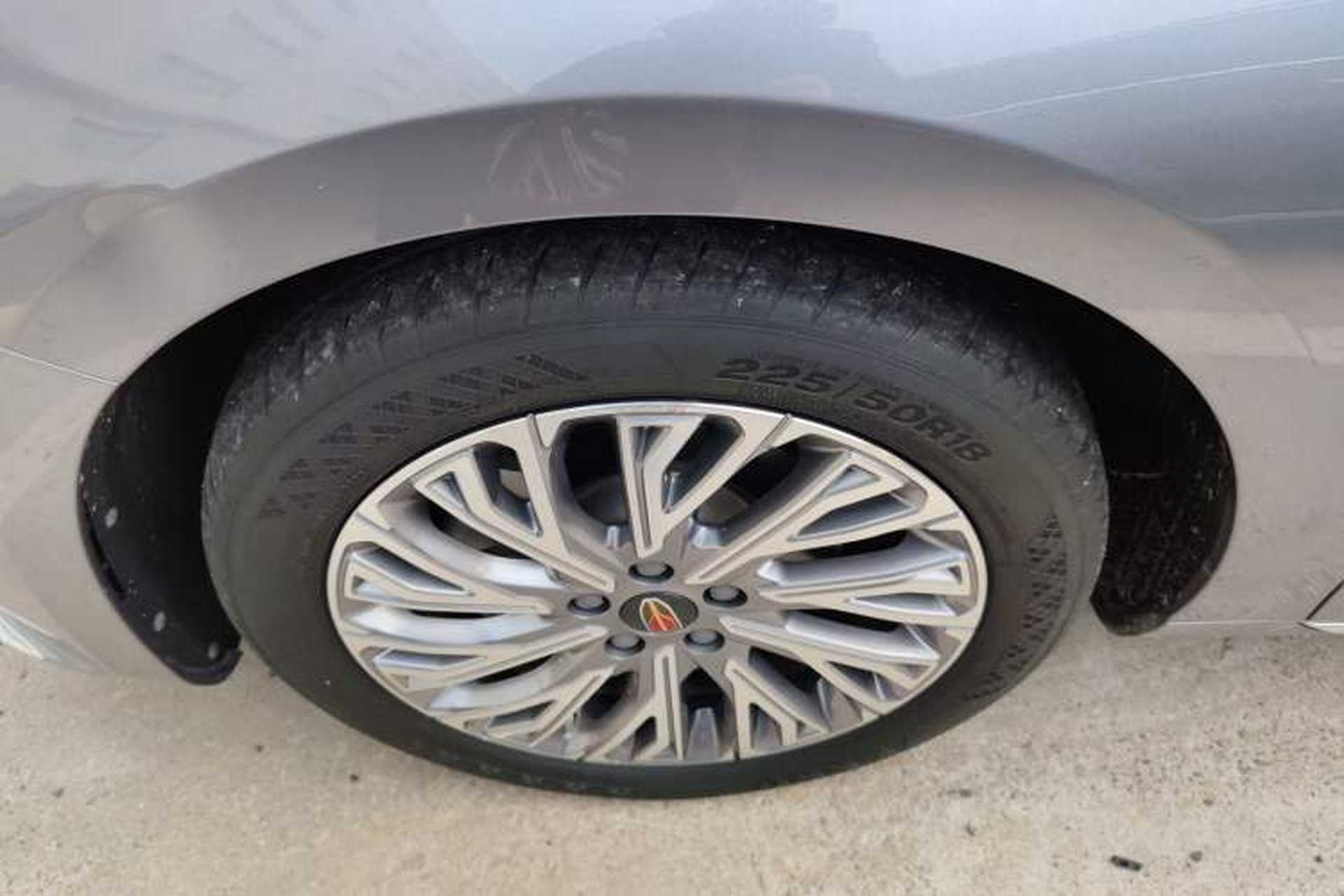Used Hongqi H5 2023 2.0T Automatic Smart Connect Flagship Edition Left Front Wheel Hub