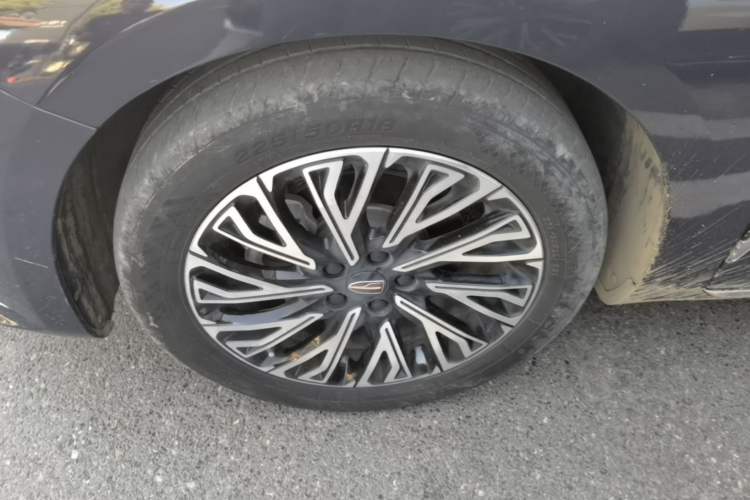 Used Hongqi H5 2023 2.0T Automatic Smart Connect Flagship Edition Left Front Wheel Hub