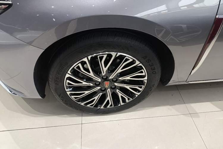 Used Hongqi H5 2023 2.0T Automatic Smart Connect Flagship Edition Left Front Wheel Hub