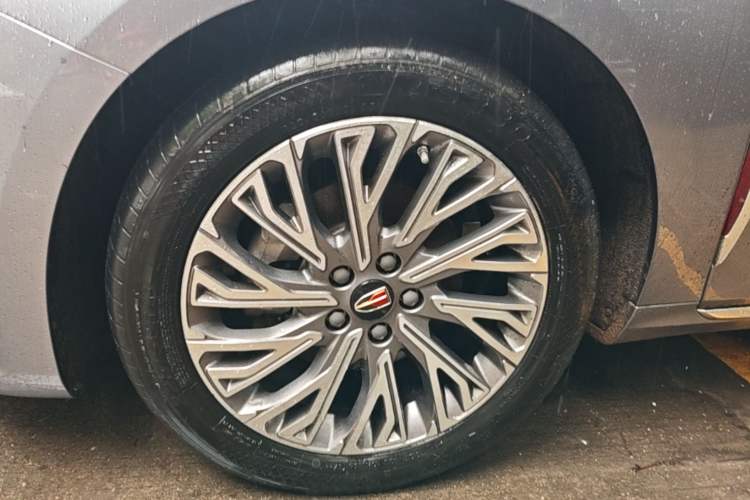 Used Hongqi H5 2023 1.5T HEV Smart Connect Flagship Edition Left Front Wheel Hub