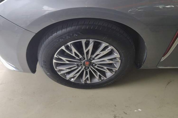Used Hongqi H5 2023 2.0T Automatic Smart Connect Flagship Edition Left Front Wheel Hub